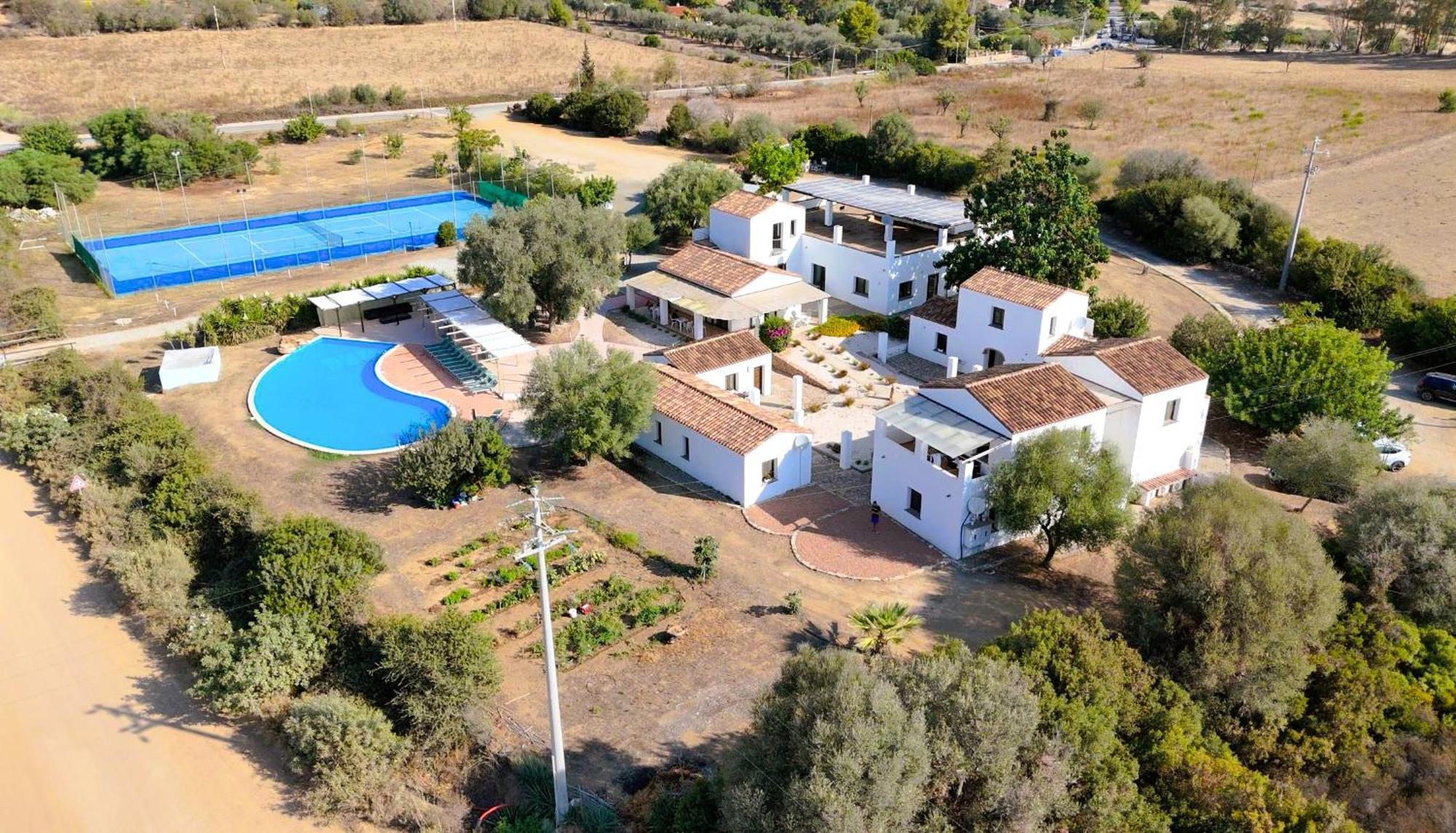 Cort'E Nastasj Hotel Tertenia Exterior photo